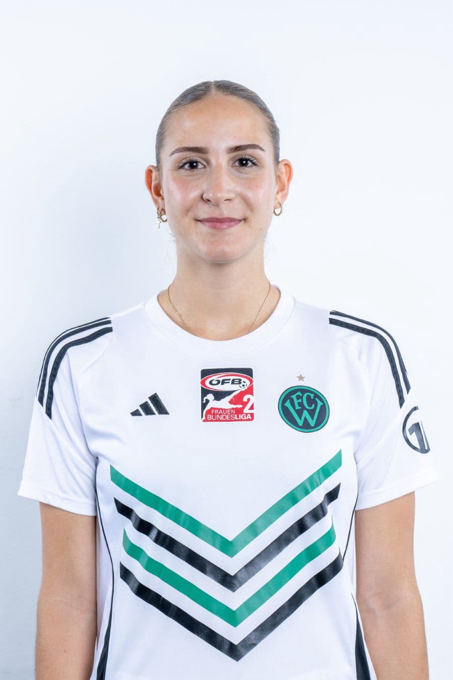 JULIA STÜTZENBERGER
